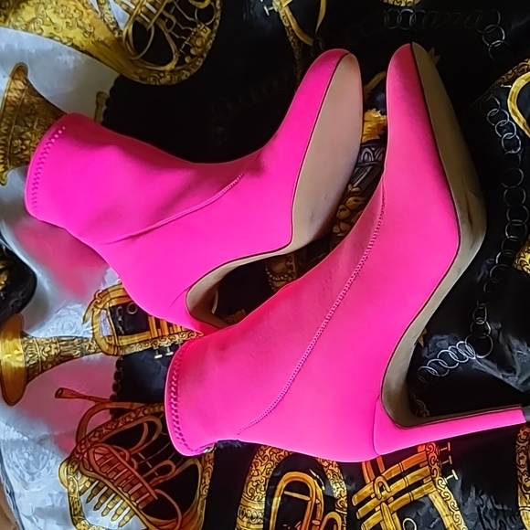 Giuseppe Zanotti hot pink booties - Picture 2 of 7